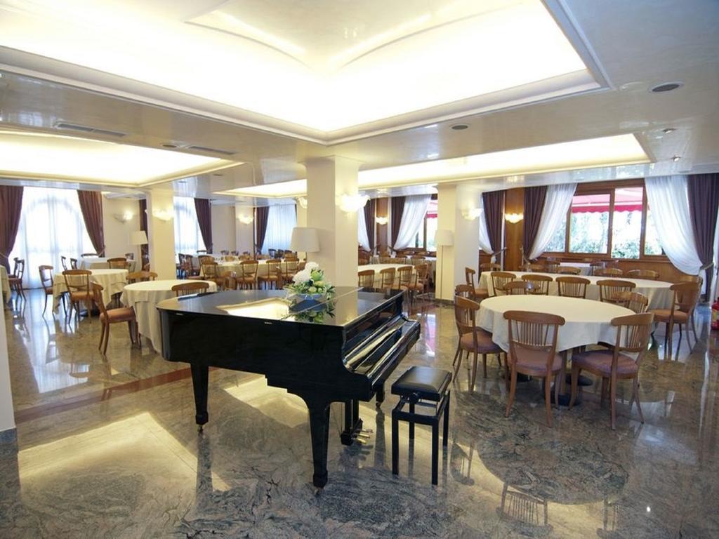 Hotel Apeneste มัตตีนาตา ภายนอก รูปภาพ