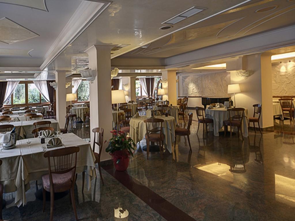 Hotel Apeneste มัตตีนาตา ภายนอก รูปภาพ