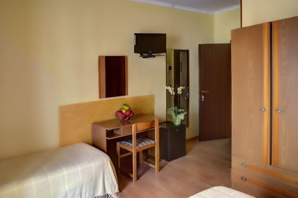 Hotel Apeneste มัตตีนาตา ภายนอก รูปภาพ