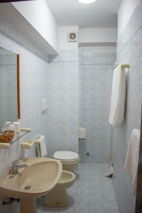 Hotel Apeneste มัตตีนาตา ภายนอก รูปภาพ